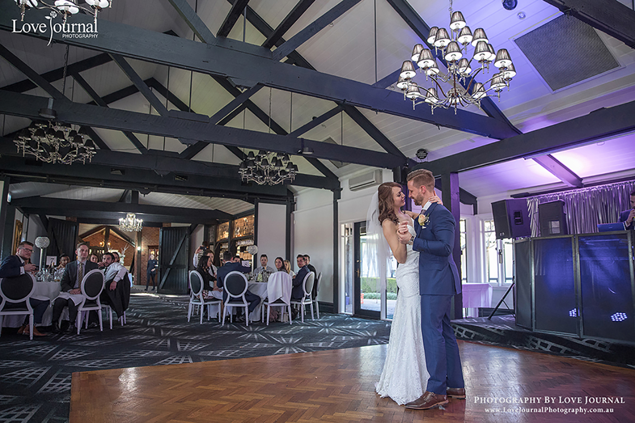 Melbourne wedding Photography at Windmill garden receptions